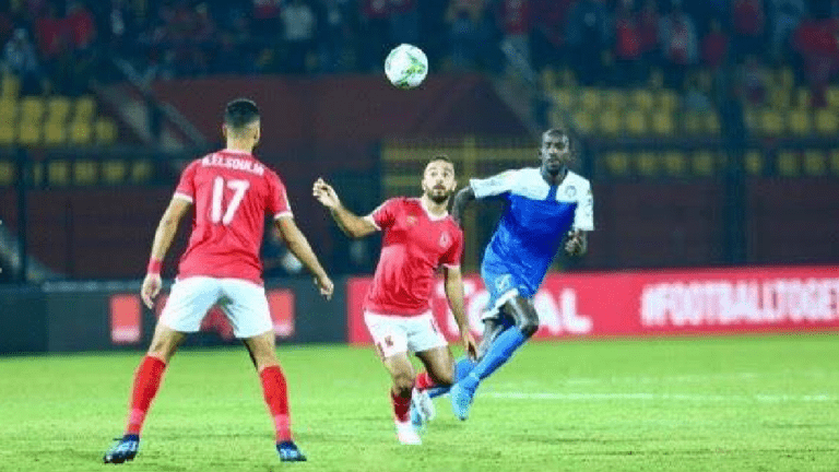 الهلال السوداني يطيح بمدربه بعد الخسارة أمام الأهلي المصري